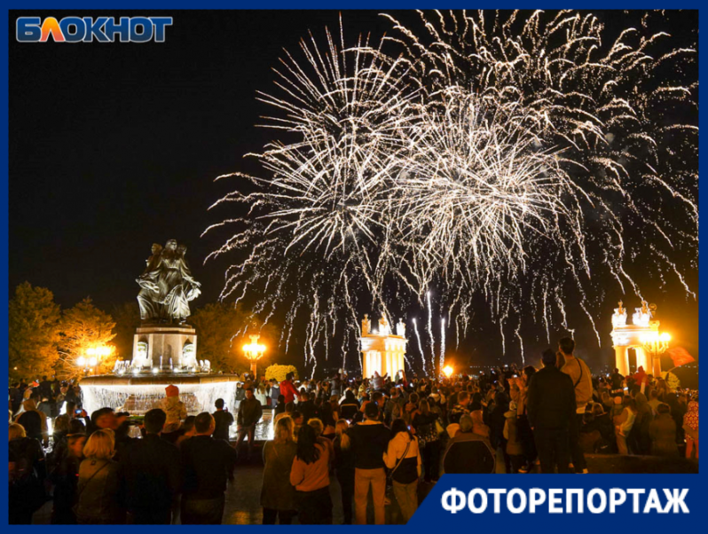 Красота на ночном небе: День Победы в Волгограде завершился ярким салютом