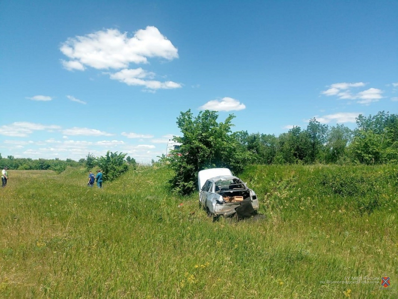 В Волгоградской области мужчина погиб за рулем ВАЗа