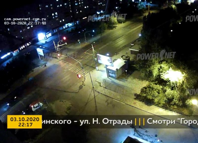 Опубликовано видео ДТП с 4 пострадавшими в Волгограде, где Lada влетела в столб