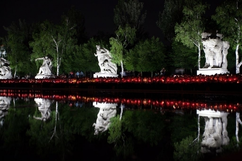 Несколько тысяч свечей озарили Мамаев курган в память о павших бойцах ВОВ