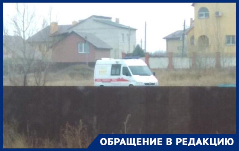 Скорая помощь застряла на бездорожье в Волгограде по пути к пациенту