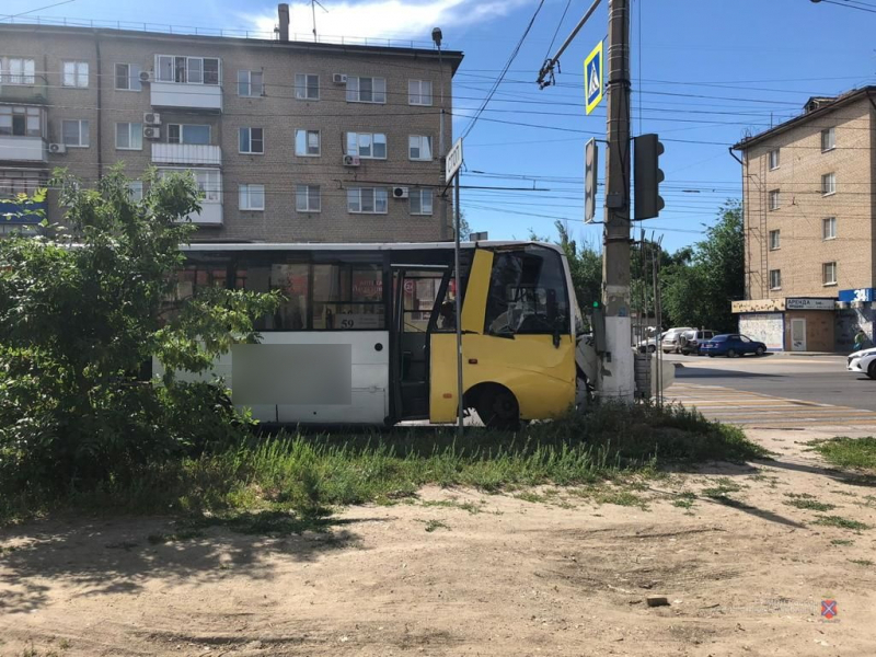 Три женщины в больнице: подробности ДТП с автобусом №59 в Волгограде
