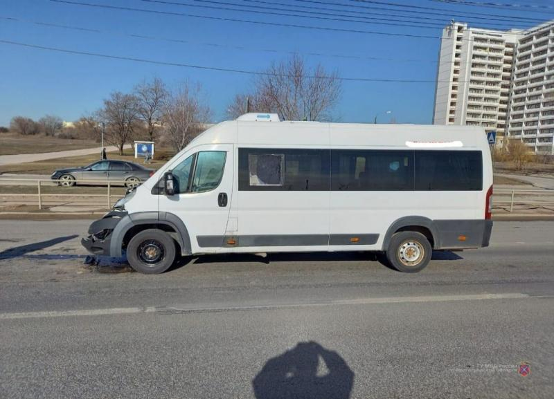 Три человека пострадали в ДТП с маршруткой в Волгоградской области