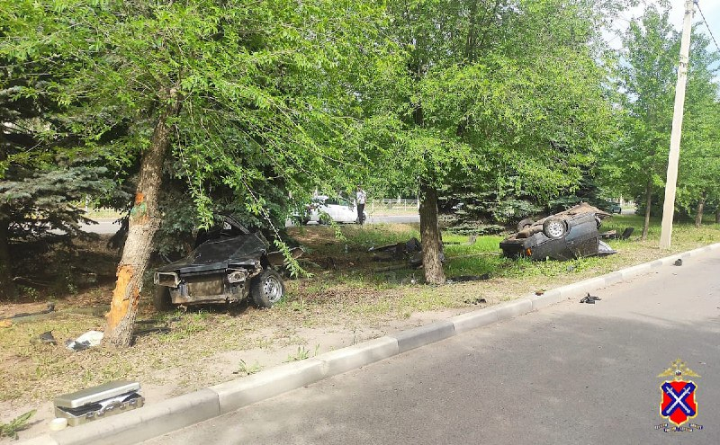В разорванной машине под Волгоградом погибли 15-летняя девочка и водитель