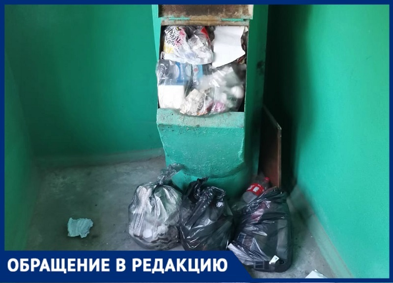 «Мусор не вывозят больше недели»: от образовавшейся свалки задыхаются жители дома на севере Волгограда