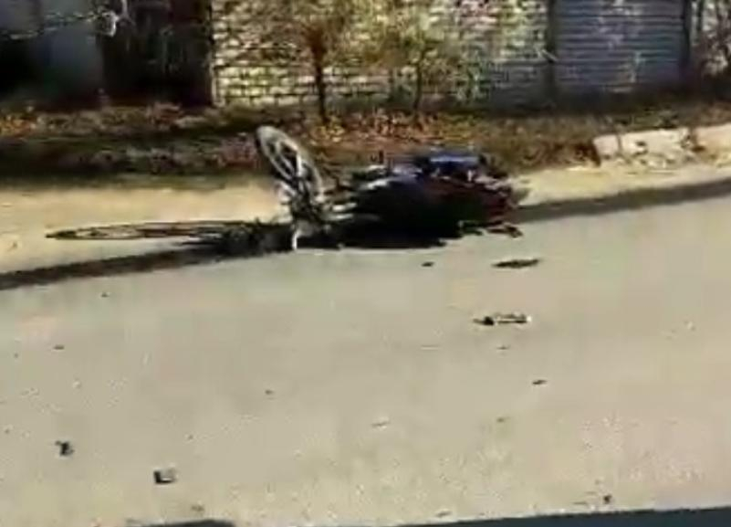 Мотоцикл протаранил Audi, пострадавшие сбежали: ДТП попало на видео в Волгограде