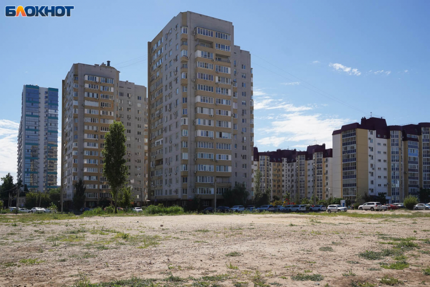 Незнакомец пытался ворваться ночью в высотку в Волгограде