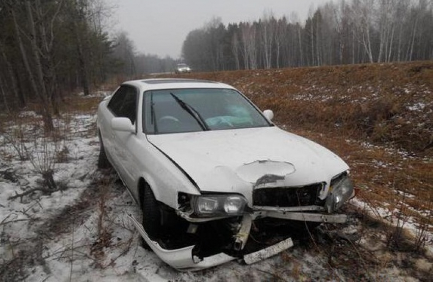 Под Волгоградом 33-летний водитель Toyota пострадал, вылетев в кювет 