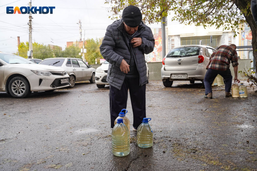 Авария на коллекторе оставила без воды 11 тысяч волгоградцев