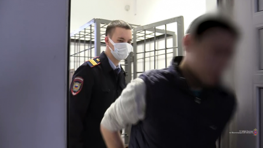 Школьник изнасиловал инвалида на севере Волгограда: признание сняли на видео