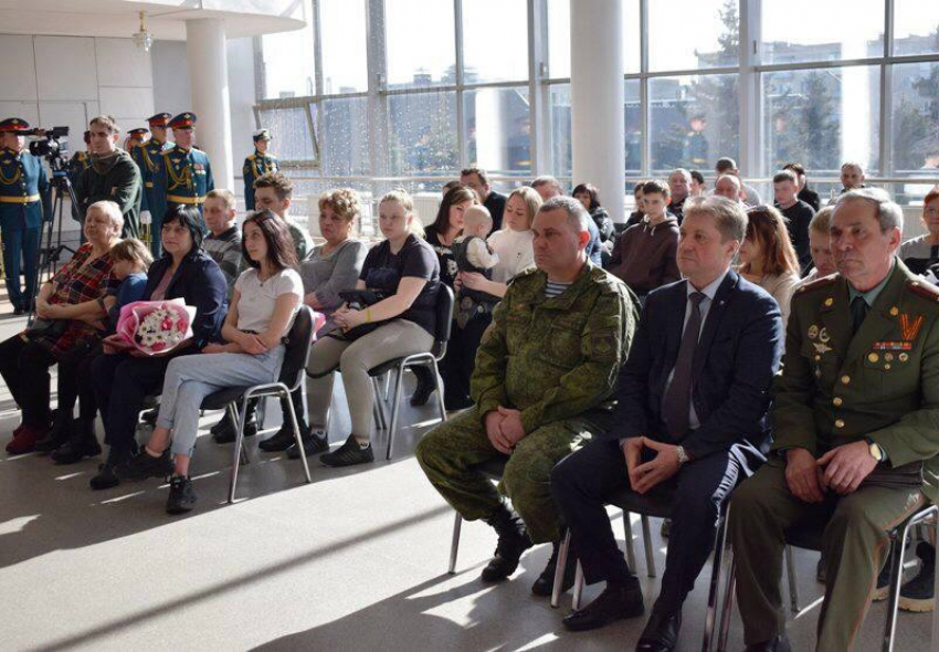 Десятерых погибших в СВО волгоградских военных наградили орденами посмертно