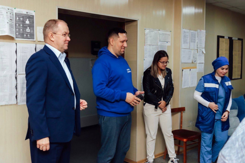 Депутат субботу начал со «скорой» на юге Волгограда 