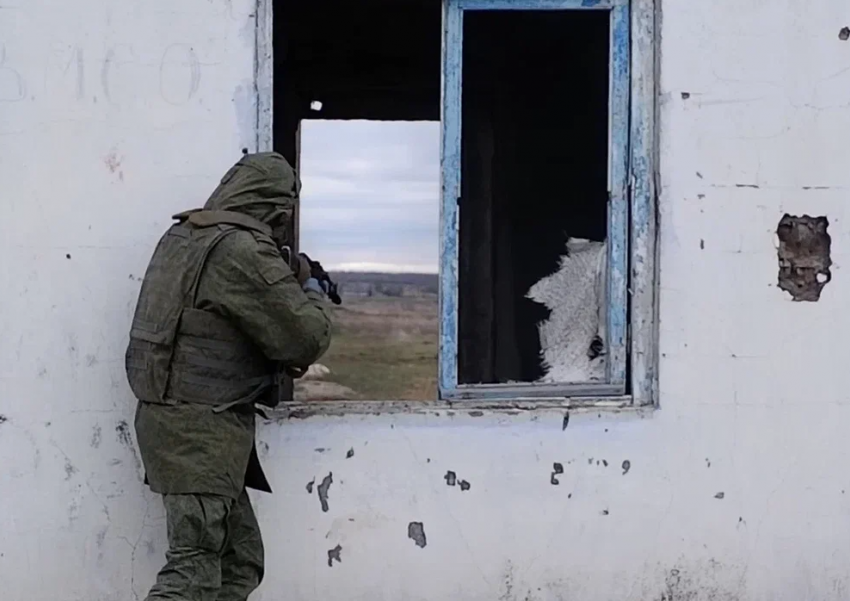 Волгоградские мобилизованные учатся вести бой в  условиях городской застройки