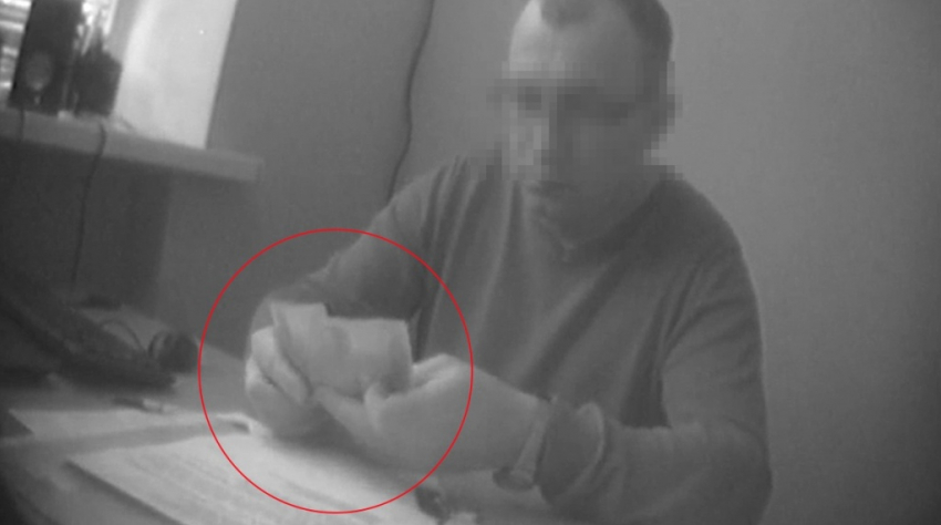 От 15 до 45 тысяч за диплом: экс-директор Волгоградского железнодорожного техникума идет под суд 