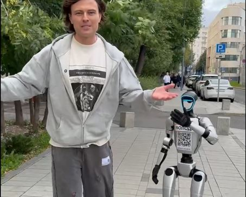Прохор Шаляпин показал робота Володю, который будет работать за людей