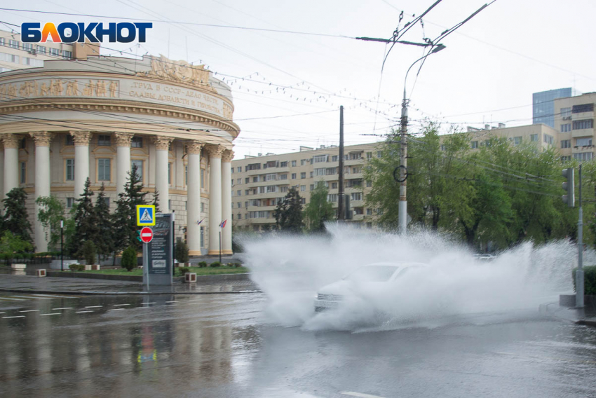 Волгоград встал в 7-балльную пробку из-за дождя