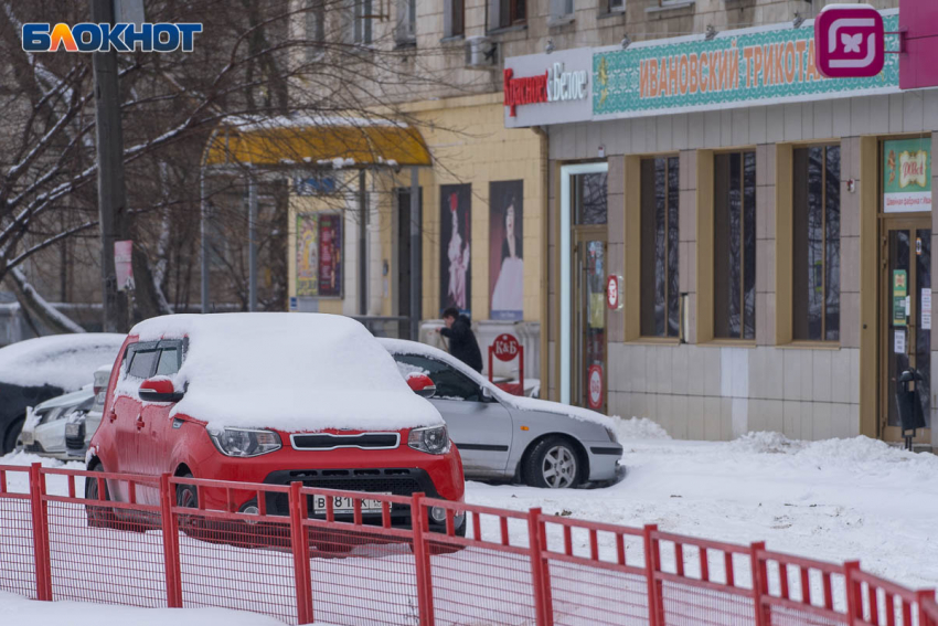 «Челядь, будете ставить машину здесь»: экс-депутат не верит в платные парковки в Волгограде