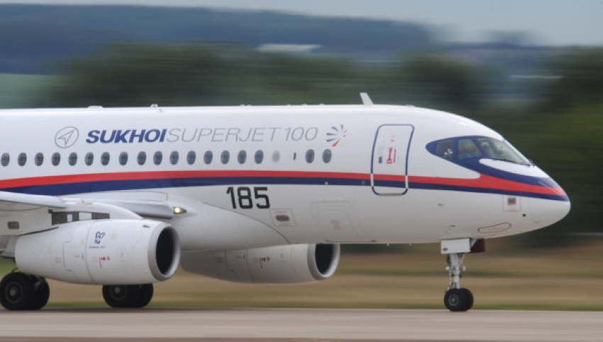 В Москве аварийно сел самолет Superjet 100 из Волгограда