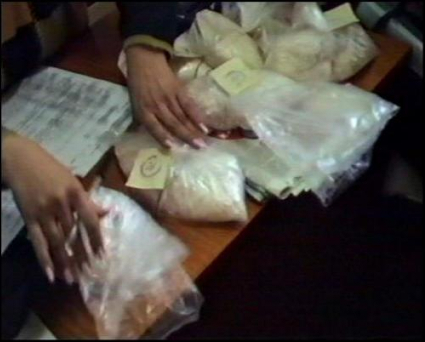 Троих волгоградских полицейских обвинили в махинациях с наркотиками