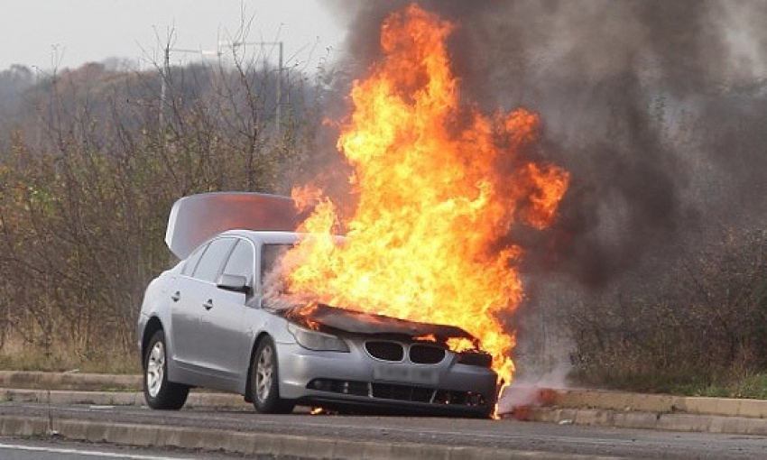  В Волгоградской области за ночь сгорели BMW и ВАЗ