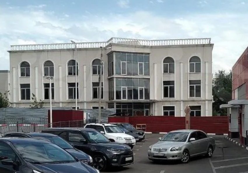 Пять зданий офисных центров выставили на продажу в Волгограде