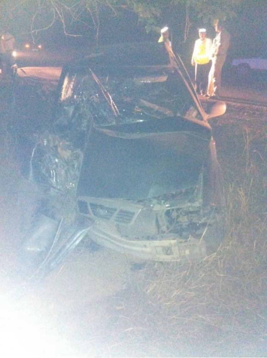 В Волгограде 17-летний подросток на Daewoo протаранил дерево