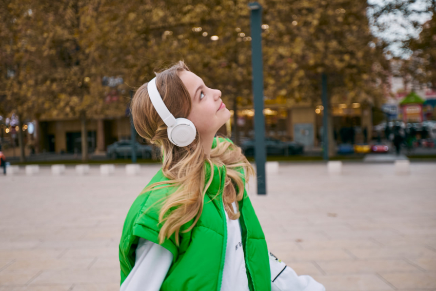 Мода на ретро: волгоградцы переходят на полноразмерные наушники