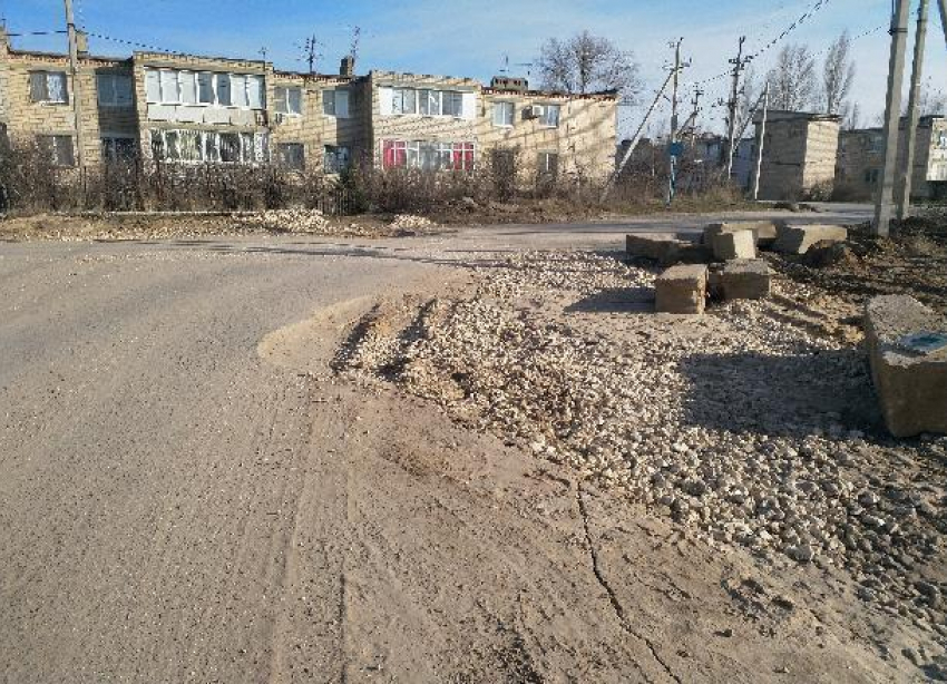 Жители Гумрака требуют восстановить уничтоженную дорогу
