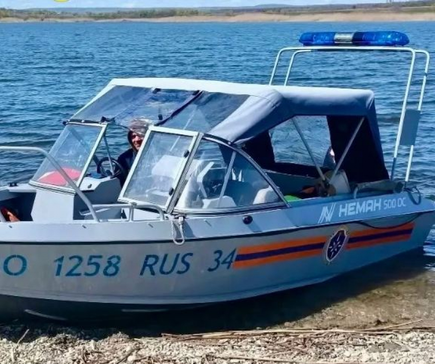 Из воды достали рулевого потерпевшего крушение на воде судна под Волгоградом