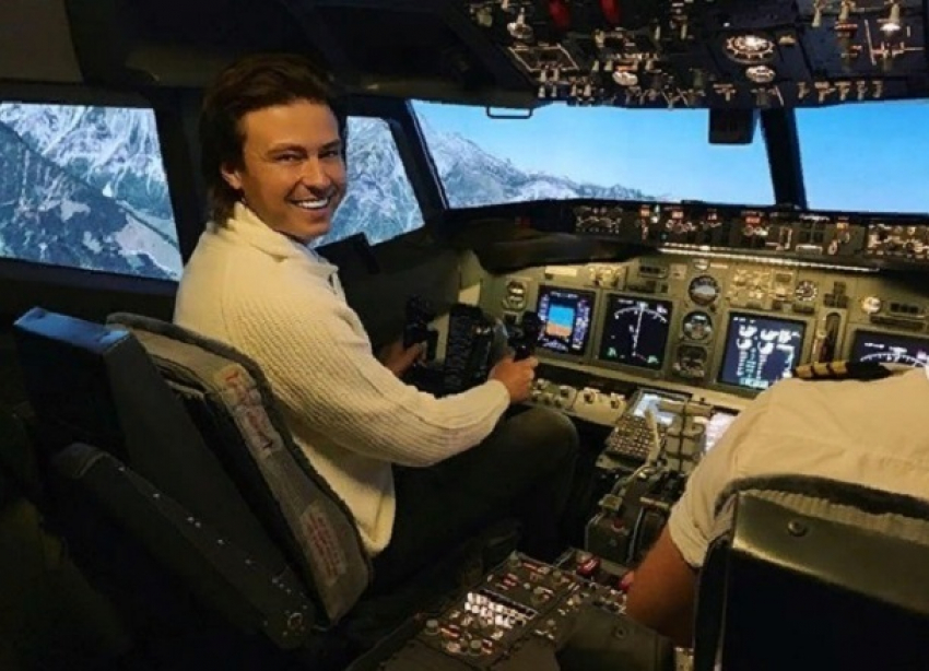 Волгоградец Прохор Шаляпин с экс-супругой Джигарханяна полетали на Boing 737