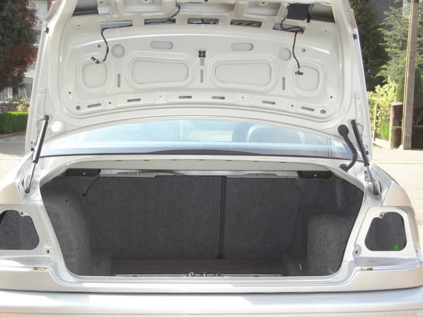 Под Волгоградом мужчина перевозил наркотики в багажнике BMW