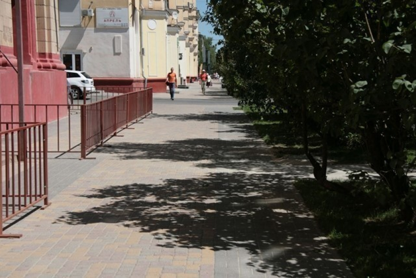 Провалившийся тротуар в центре Волгограда восстановлен