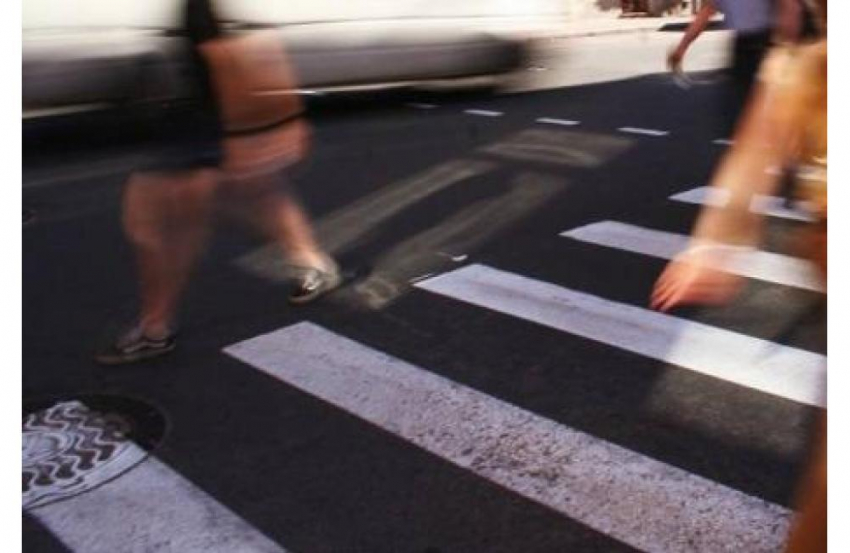 Водитель сбил во Фролово четверых школьников и двоих взрослых