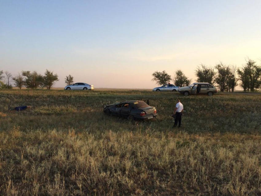 Водитель на Nexia перевернулся под Волгоградом: 1 погиб, 2 ранены