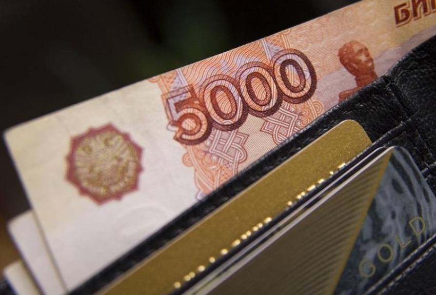 Волгоградка неожиданно получила 10 тысяч рублей ко дню рождения сына