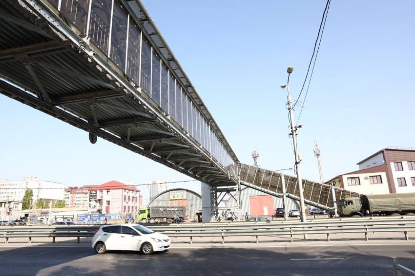 Первый надземный переход за 106 млн рублей открыли в Волгограде 