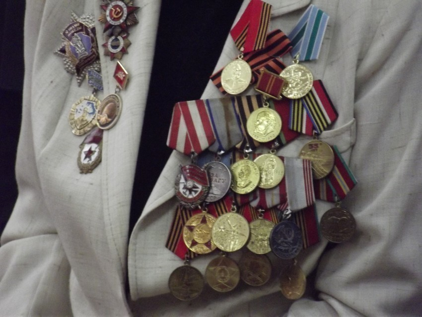 На юге Волгограда злоумышленники ударили 96-летнего ветерана и отобрали кошелек