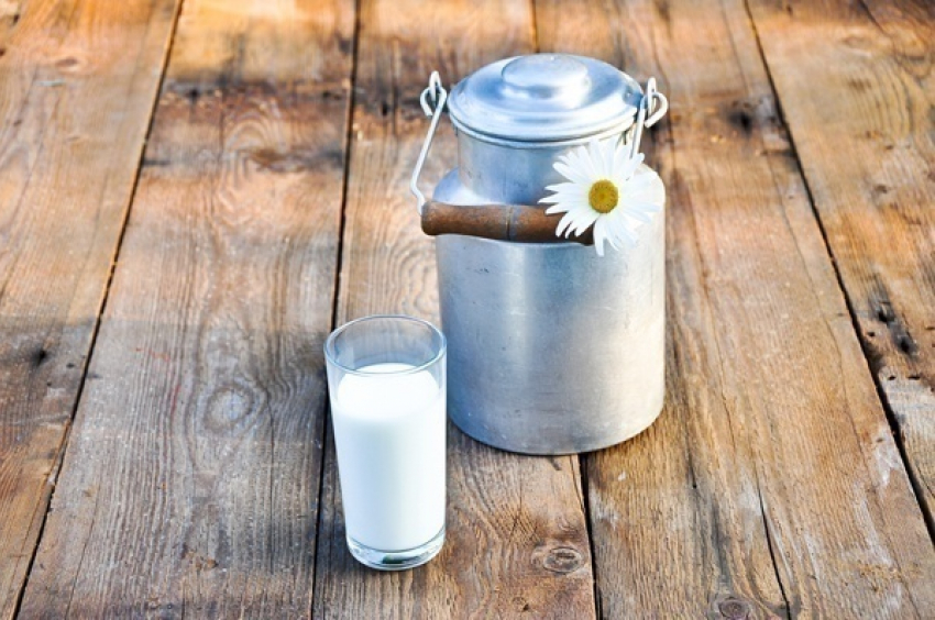 Под Волгоградом приставы изъяли у бизнесмена бидоны для молока