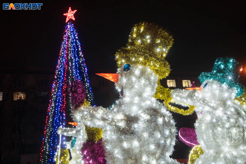Демонтаж новогоднего декора начали в Волгограде