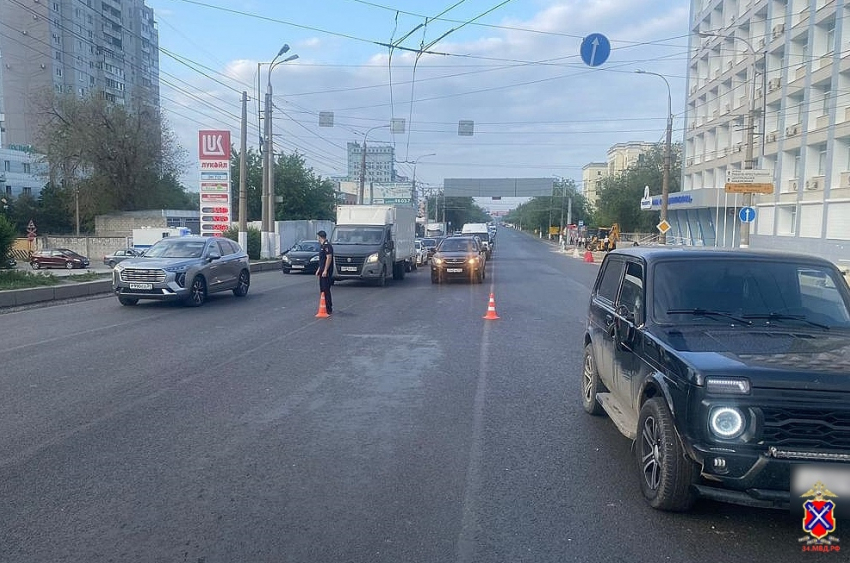 Школьника на бешеной скорости сбили в Волгограде: шок-видео