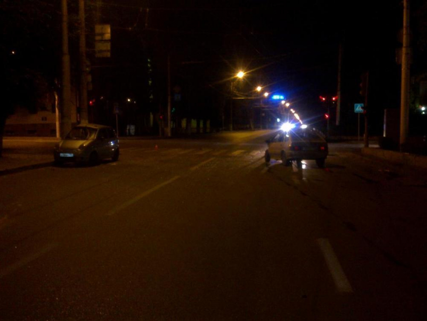 В центре Волгограда пенсионерка на Daewoo протаранила ВАЗ-2114: госпитализированы 3