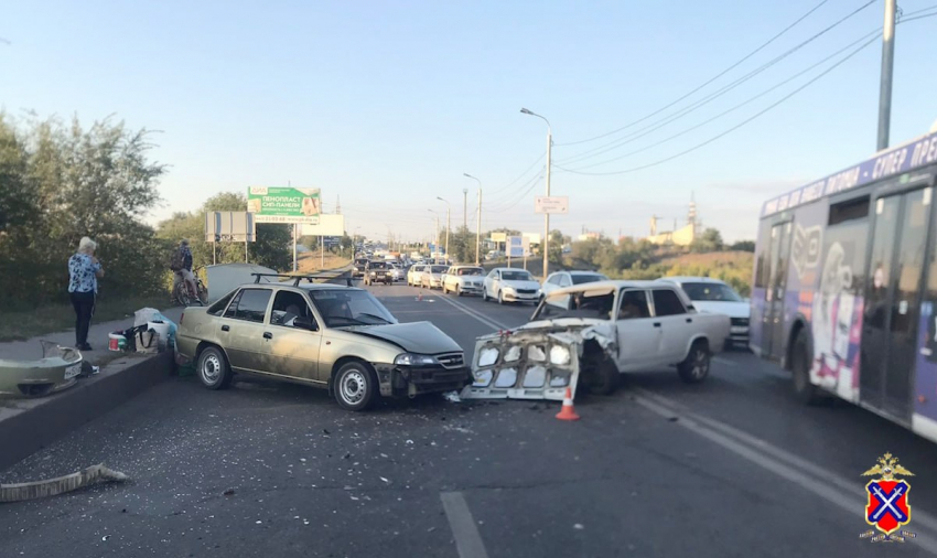 Причиной 10-балльной пробки в Волгограде стало оторванное колесо