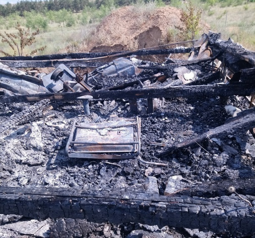 Дом многодетной семьи спалили дотла в Волгограде