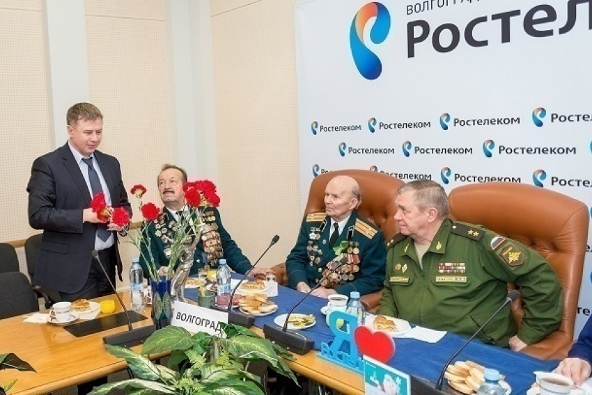 «Ростелеком» в Волгограде поздравил ветеранов с годовщиной победы в Сталинградской битве