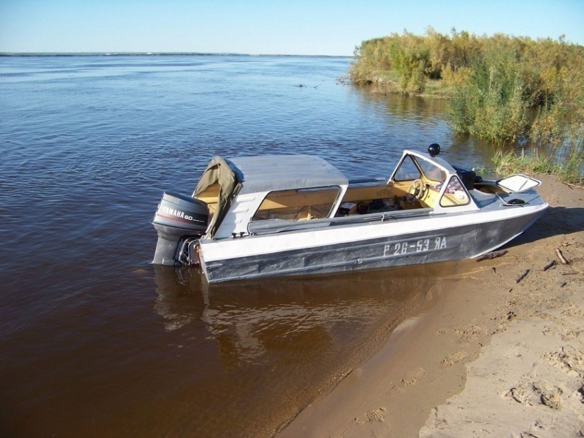 На острове Сарпинском в лодке от спайса скончался 23-летний парень 