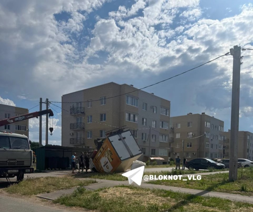 Грузовик «Лемана Про»  жутко перевернулся под Волгоградом 