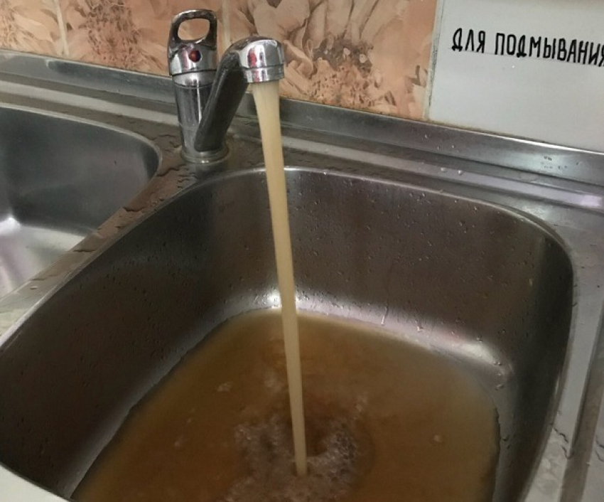 Ржавой водой подмывают юных пациентов детской инфекционной больницы в Волгограде 