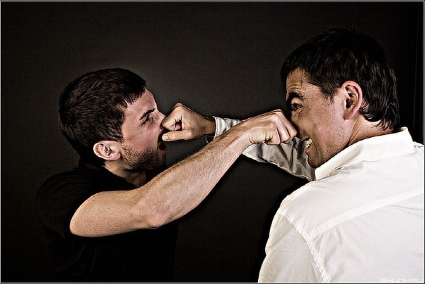 Под Волгоградом 24-летний предприниматель чуть не убил посетителя кафе