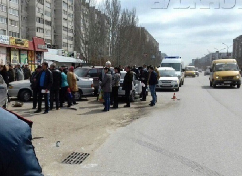 Шесть автомобилей столкнулись в Волжском: пострадал пешеход