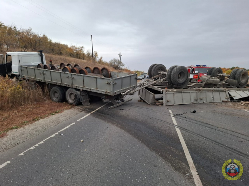 Водитель BMW погиб после чудовищного столкновения с «КамАЗом» под Волгоградом 